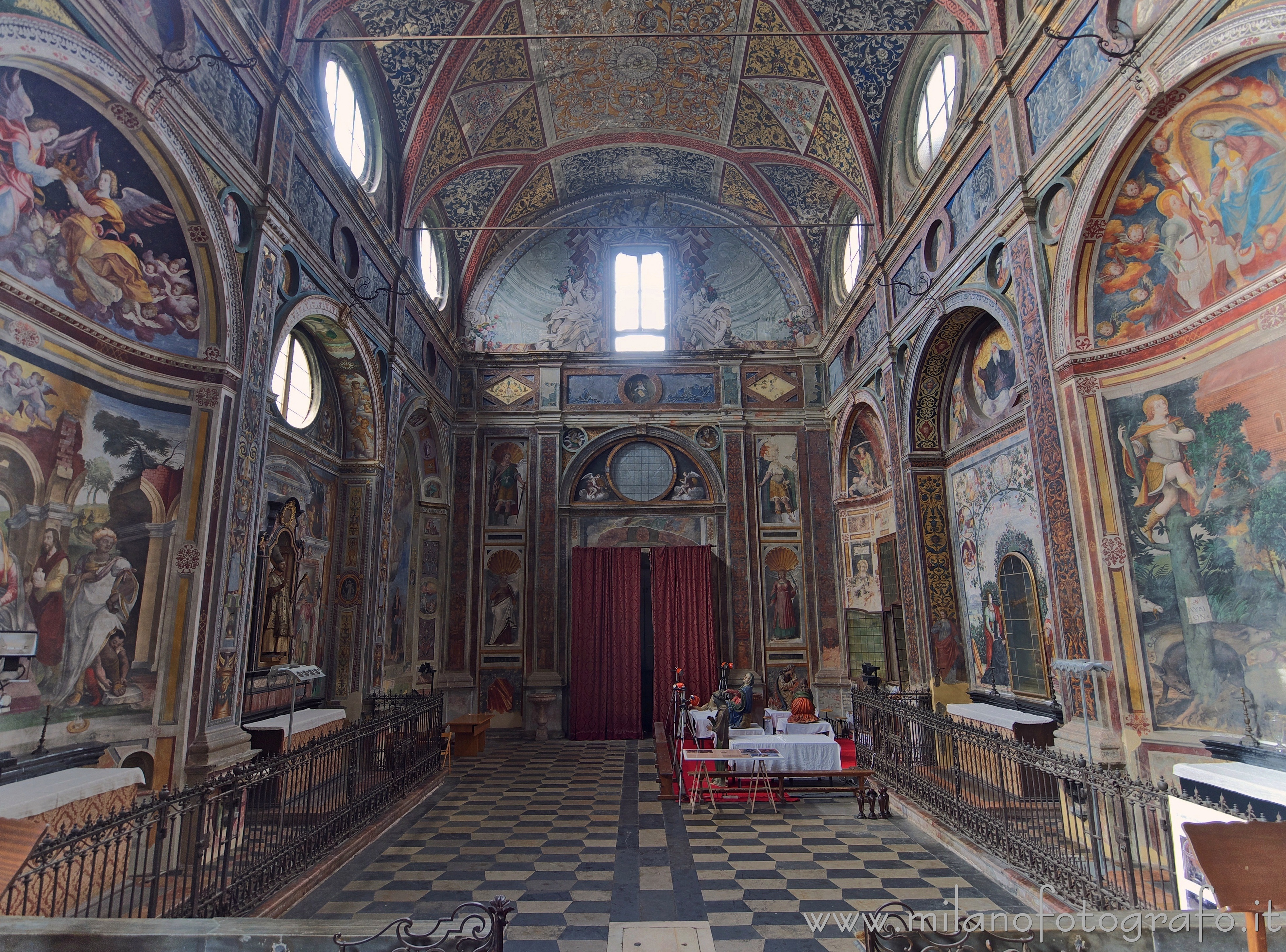 Meda (Monza e Brianza) - Navata della Chiesa di San Vittore